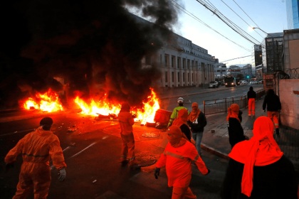 Corte de calles y barricadas en el inicio del paro nacional convocado por la Unión Portuaria de Chile