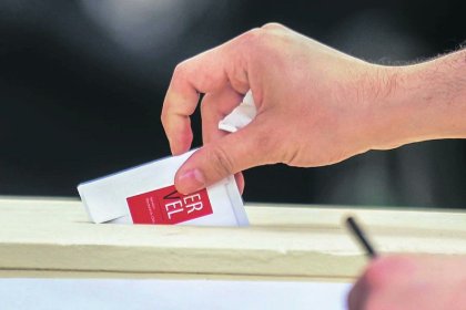 Gobierno logra aprobar veto, refuerza voto obligatorio y multas para quienes no voten