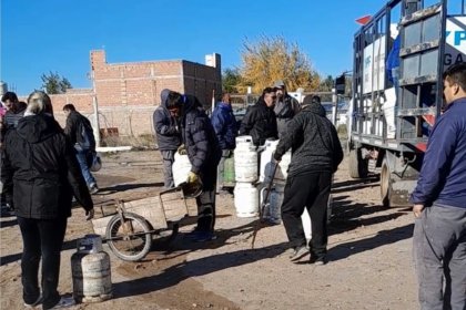 Pasar el invierno: el drama de conseguir una garrafa en la capital del shale gas