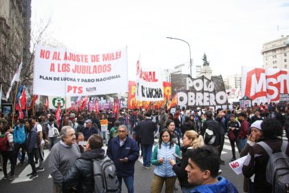 Miles de personas se movilizaron al Congreso contra el veto de Milei 