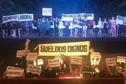 En el teatro Colón continúa el reclamo mientras las autoridades hacen oídos sordos