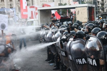 Imágenes: tercer día de lucha contra la Ley Ómnibus y represión