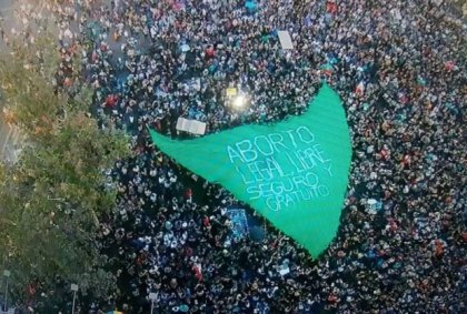 "Conservadora y antiderechos": Organizaciones de mujeres rechazan propuesta Constitucional