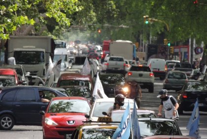 Conferencia de prensa de estatales: "Basta de ajuste por decreto, paritarias libres y aumento salarial que supere la inflación"