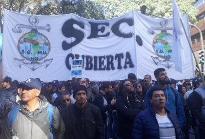 Marcharon portuarios, marítimos y trabajadores de la industria naval 