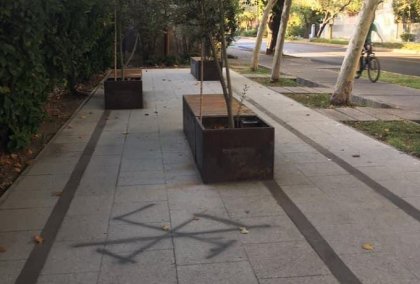 Memorial de víctimas del caso Degollados es vandalizado con rayado nazi