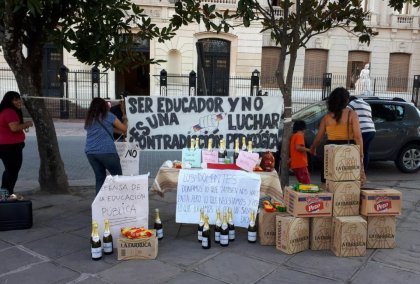 Jujuy: docentes rechazan kit navideño de Gerardo Morales