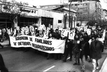 Asociación de Familiares de Detenidos Desaparecidos por inserto golpista de El Mercurio: "Los golpistas lo justifican y volverían a repetirlo" 