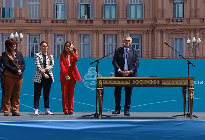 Juraron las nuevas ministras en el parque que está detrás de la Casa de Gobierno