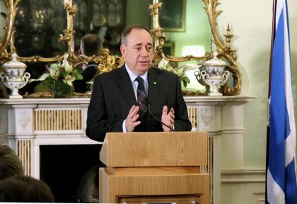 Salmond dimite como ministro principal y líder del SNP tras derrota del “Sí” 