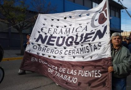 Trabajadores de Cerámica Neuquén denuncian corte de luz tras recibir una factura de Calf de más de $7.000.000