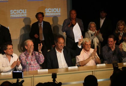 Los traidores al movimiento obrero junto a Scioli