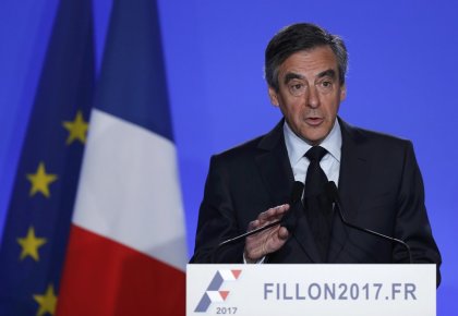 En medio de un escándalo judicial, Fillon promete seguir como candidato presidencial