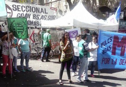 Acampe contra el ajuste de Vidal en Desarrollo Social