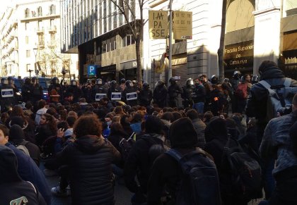 Totes les protestes del primer dia de judici contra l'1-O