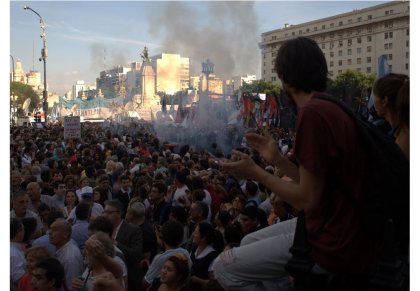 El kirchnerismo se movilizó al Congreso en defensa de la Ley de Medios