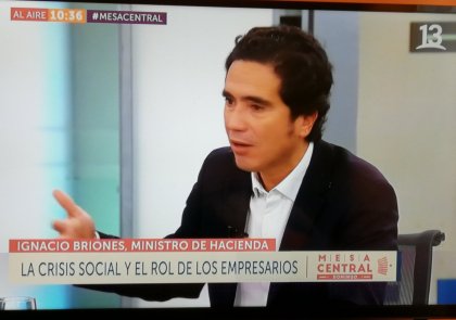 Ministro de Hacienda quiere privatizar aún más pensiones y salud: "Uno quisiera siempre a esa industria meterle competencia"