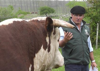 Gremiales rurales y Santiago Bordaberry participantes de proclama de Durazno