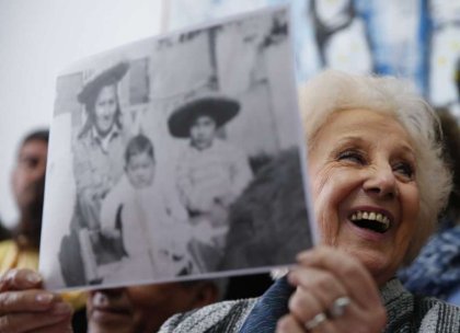 Las Abuelas de Plaza de Mayo encuentran al nieto 128