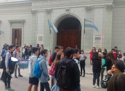 Estudiantes del Nacional Almafuerte y la Secundaria n°5 nos organizamos ante el desfinanciamiento de la educación