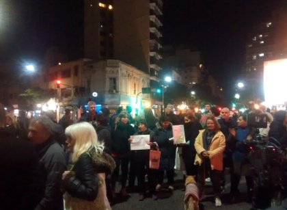 Villa Crespo: Vecinos cortan calle Corrientes por falta de luz