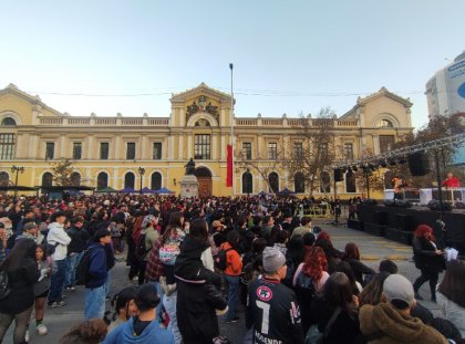 Histórico: Miles de personas rodearon Casa Central de la Universidad de Chile en apoyo al Pueblo Palestino 