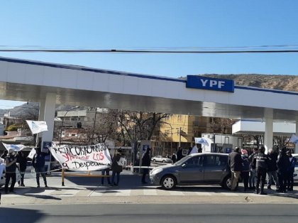 Trabajadores toman estación de servicio en Villa Carlos Paz