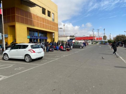 La crítica situación que viven migrantes en el terminal de buses de Antofagasta