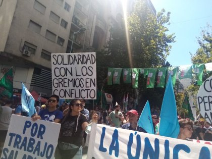 Se realizó el paro parcial del Pit-Cnt con acto en las cercanías de la Plaza Independencia