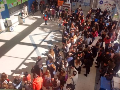 Estudiantes, docentes y trabajadores de la Universidad Nacional de José C Paz en pie por la educación pública.