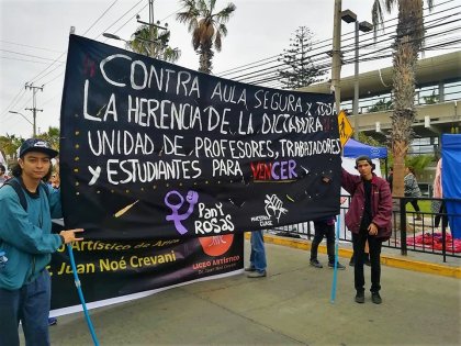 Marcha docente en Arica convocó cerca de 400 personas