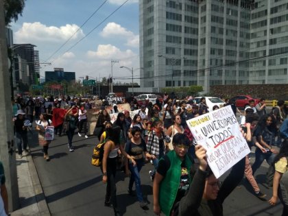 Marchan a Rectoría de la UNAM a un año del ataque porril 