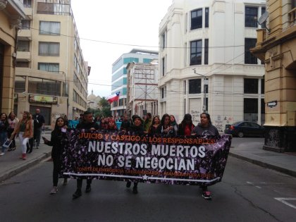 Comité de Emergencia: estudiantes y trabajadores cortan calle principal de Valparaíso exigiendo #FueraPiñera 