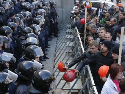 Más de un millar de mineros protestan en el centro de Kiev