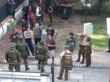 Carabineros detiene a estudiantes de la CONES tras tomarse el DEMRE denunciando la PSU