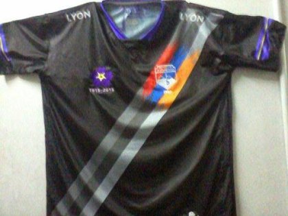 Deportivo Armenio utiliza camiseta conmemorativa del centenario del genocidio de su pueblo