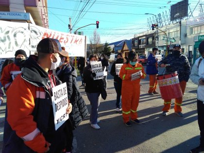 Río Gallegos: trabajadores despedidos de YCRT reclamaron por su reincorporación