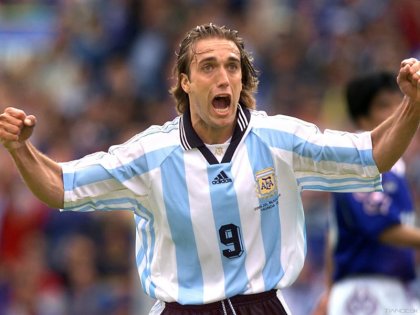 Batistuta desmiente haber declarado que “se amputaría las piernas”