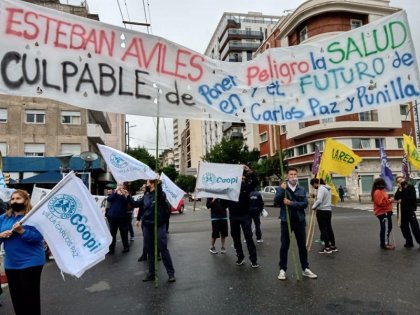 Trabajadores de la Coopi se movilizaron a la legislatura provincial