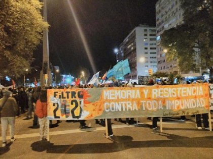 Una multitud recuerda la masacre del Filtro