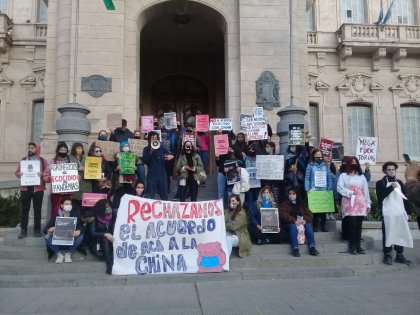 25A en Bahía Blanca contra el acuerdo porcino: "La deuda la tienen con el ambiente" - YouTube