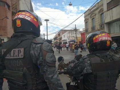 La Policía de Salta detiene a más de 60 trabajadores y trabajadoras manteras