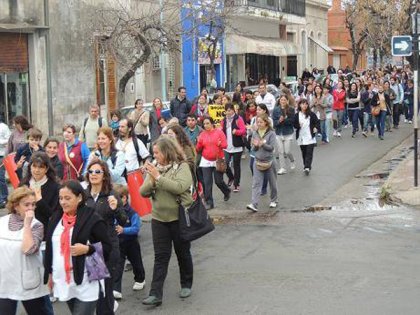 El gobierno de Urribarri de campaña, los docentes en la calle