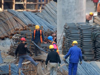 Entre volatilidad bursátil y planes de infraestructura