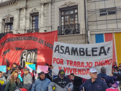 Movilización de organizaciones sociales al Ministerio de Educación de Córdoba - YouTube