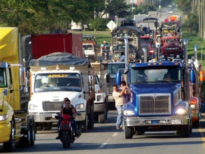 Gobierno y camioneros llegan a acuerdo: Nuevas facultades represivas a las FF. AA. 