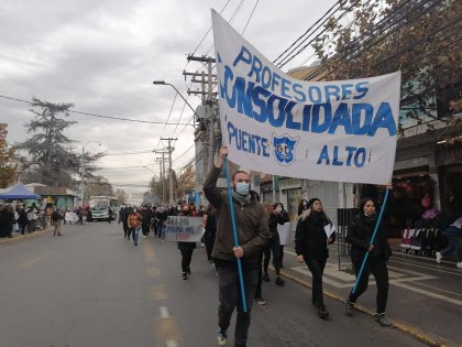 Docentes y Asistentes de la Educación movilizados en Puente Alto contra la precarización de la Educación Pública