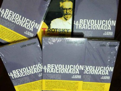 Exitosa presentación de “La revolución traicionada” de León Trotsky en Santa Cruz