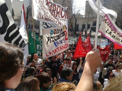 Docentes y estatales denuncian a Scioli y De Lucía por la muerte de un trabajador