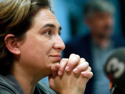 Ada Colau, entre el pacto de estabilidad en Barcelona y las presiones del PSOE